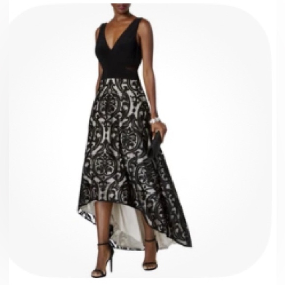 Beautiful laced gown Escape Nordstrom Size 6 runs Small 4-6